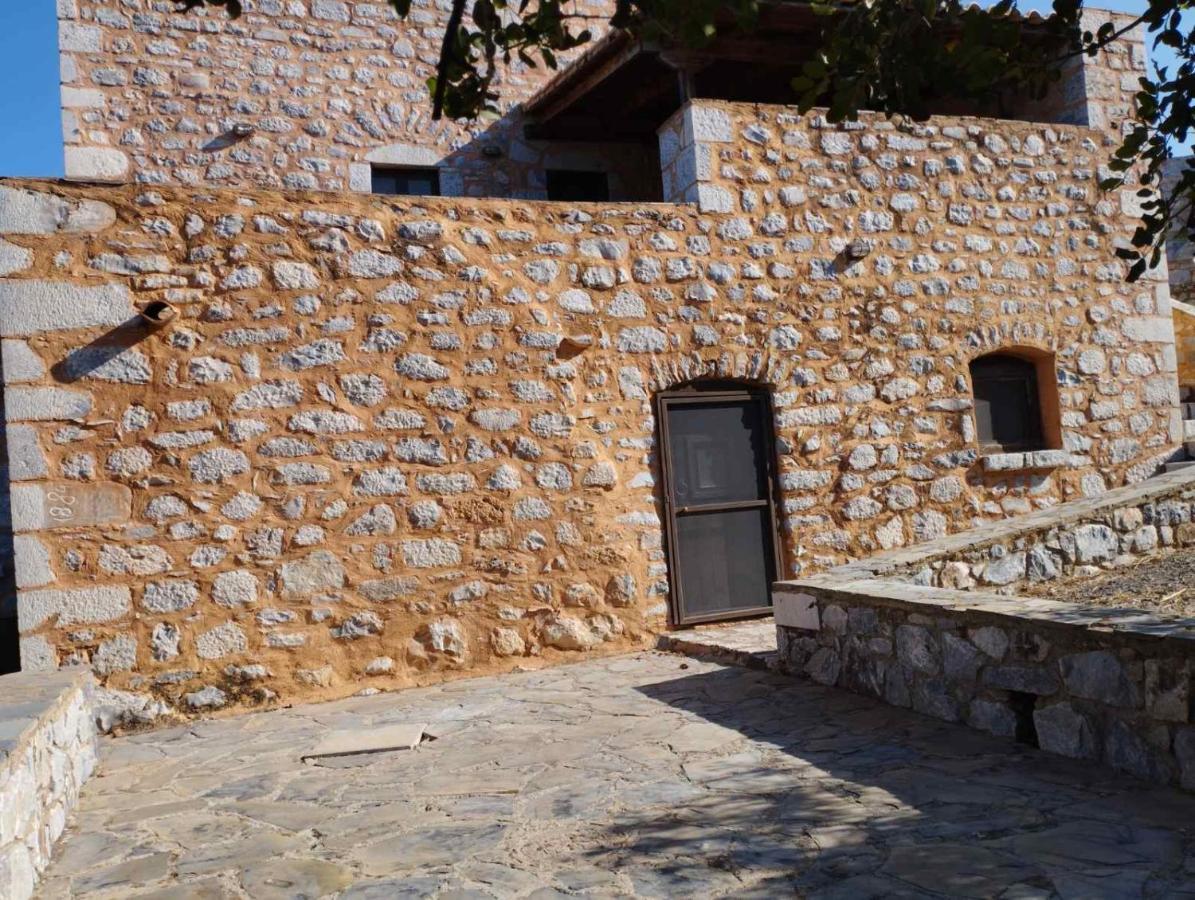 The Two Carob Trees, Traditional Stonehouse, Nikandri, Pirgos Diros Apartment Lefkias Exterior photo