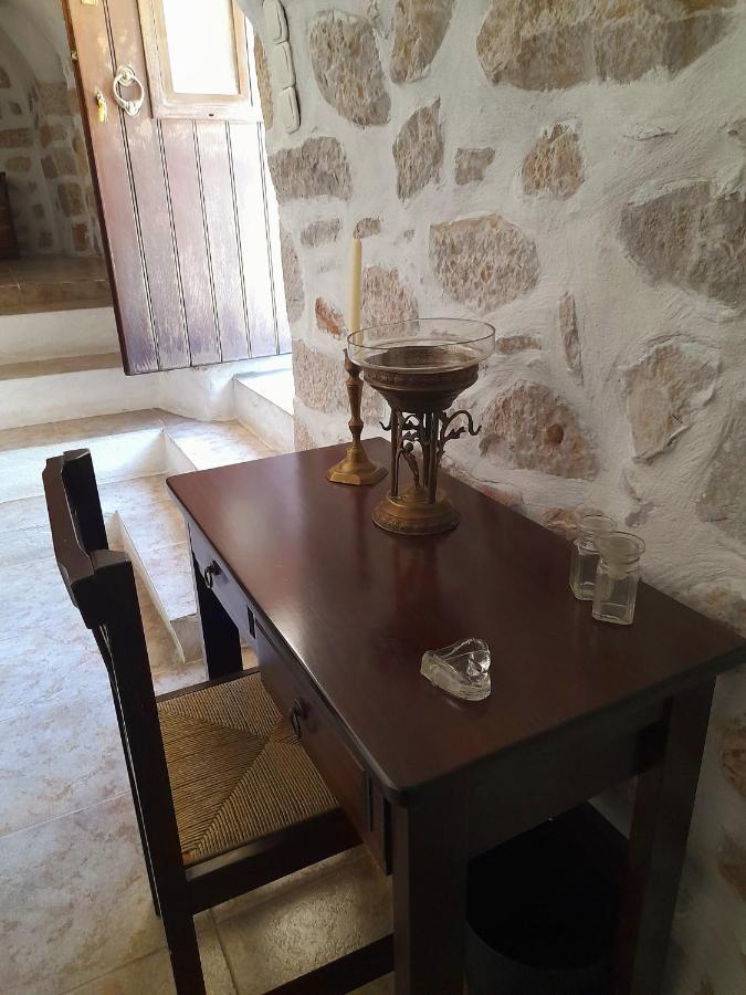 The Two Carob Trees, Traditional Stonehouse, Nikandri, Pirgos Diros Apartment Lefkias Exterior photo